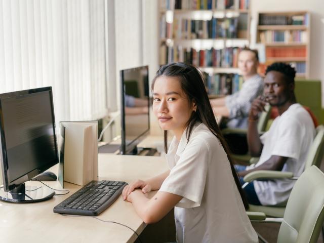 Photo jeunes et ordinateurs