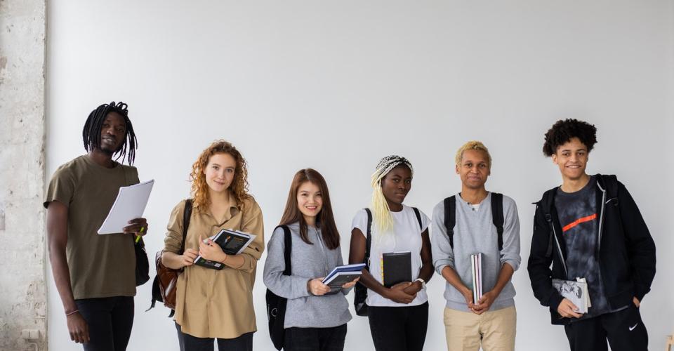 Photo jeunes filles et garçons